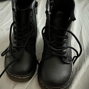 Toddler size 7!dr martens